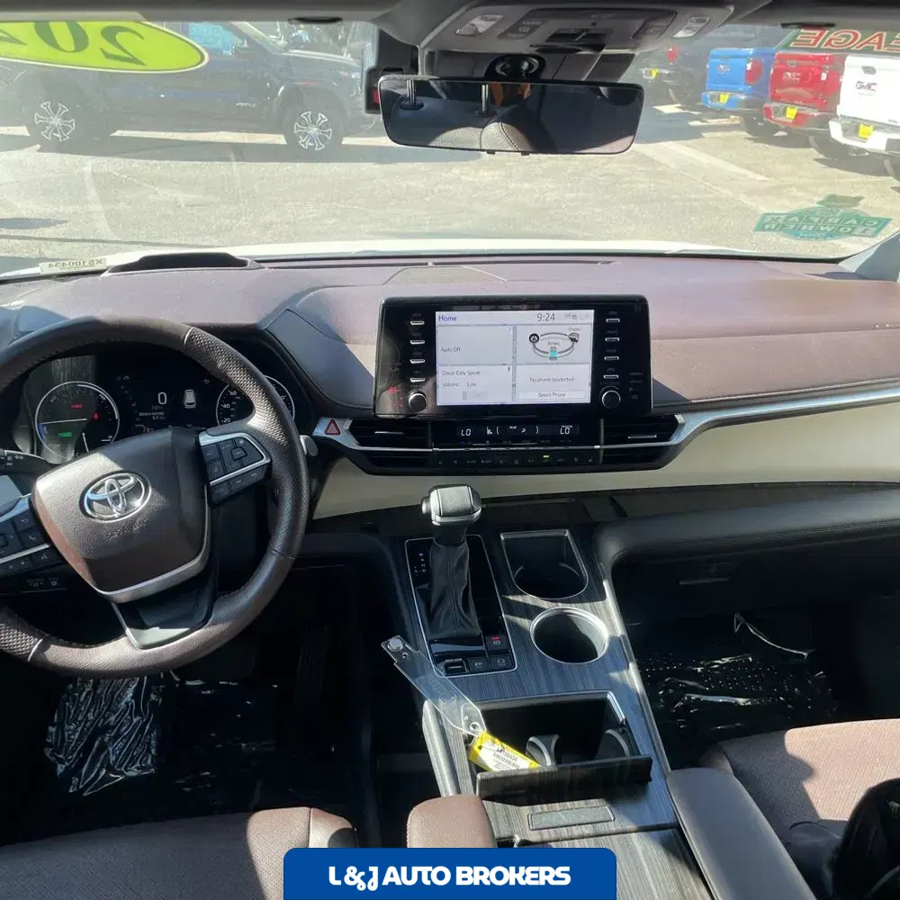 2023 Toyota Sienna Platinum 7-Passenger