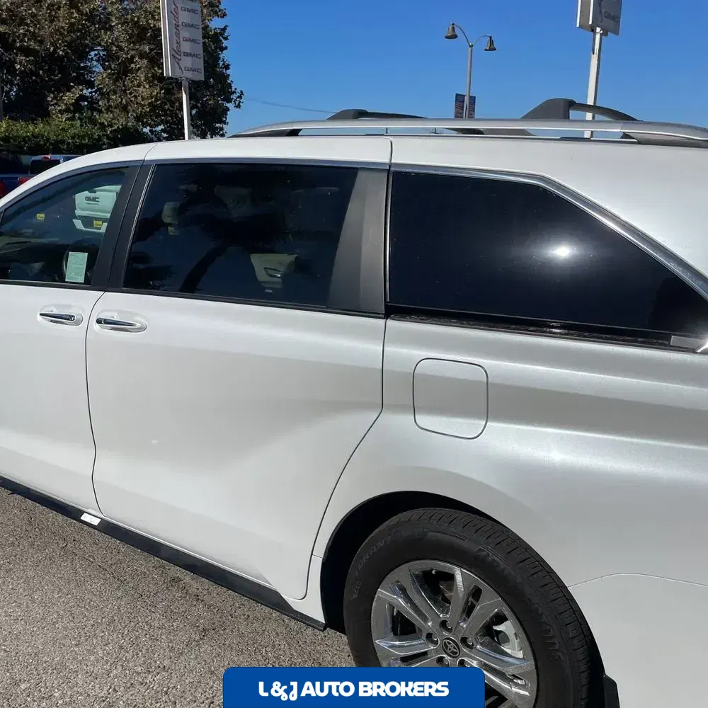 2023 Toyota Sienna Platinum 7-Passenger