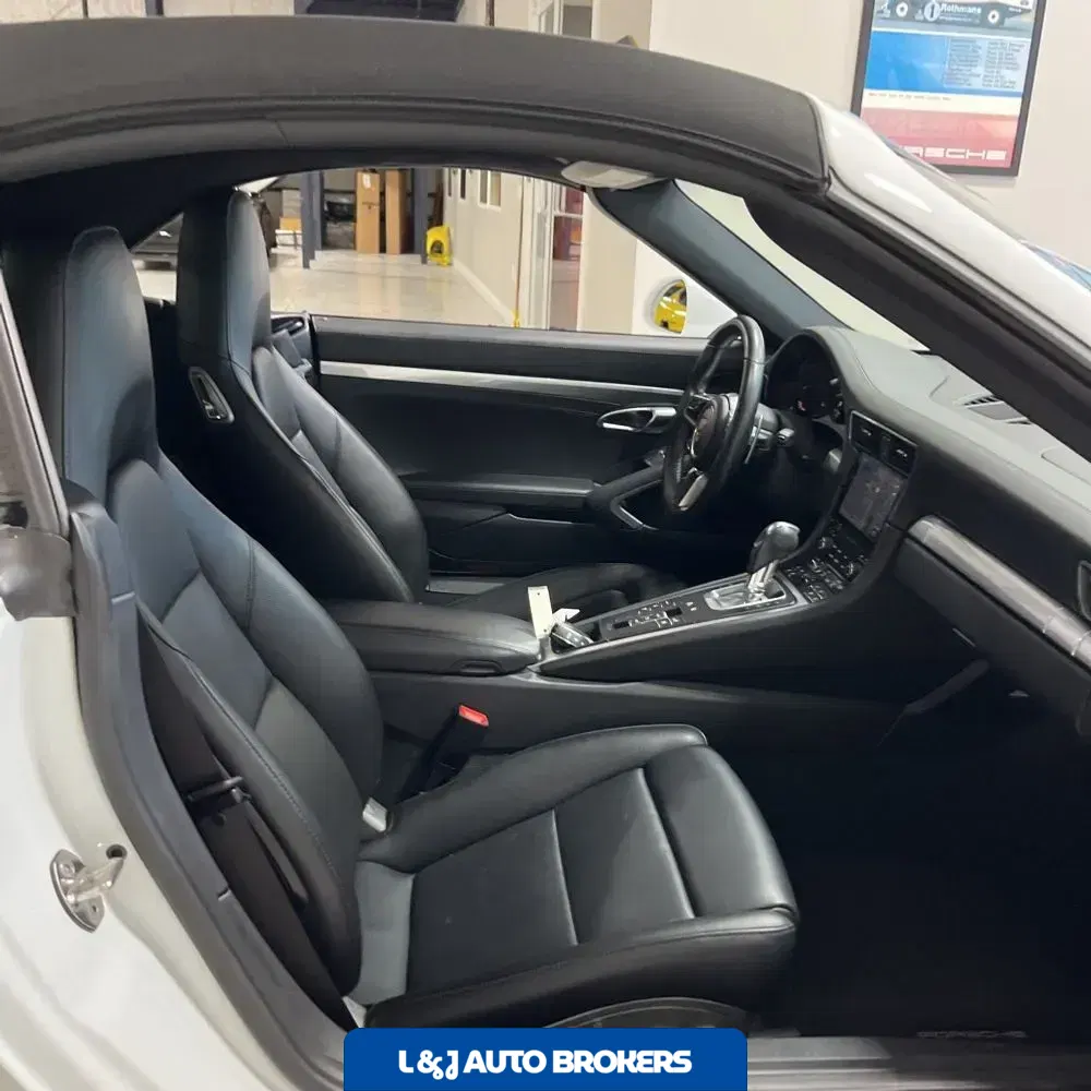 2018 Porsche 911 Carrera