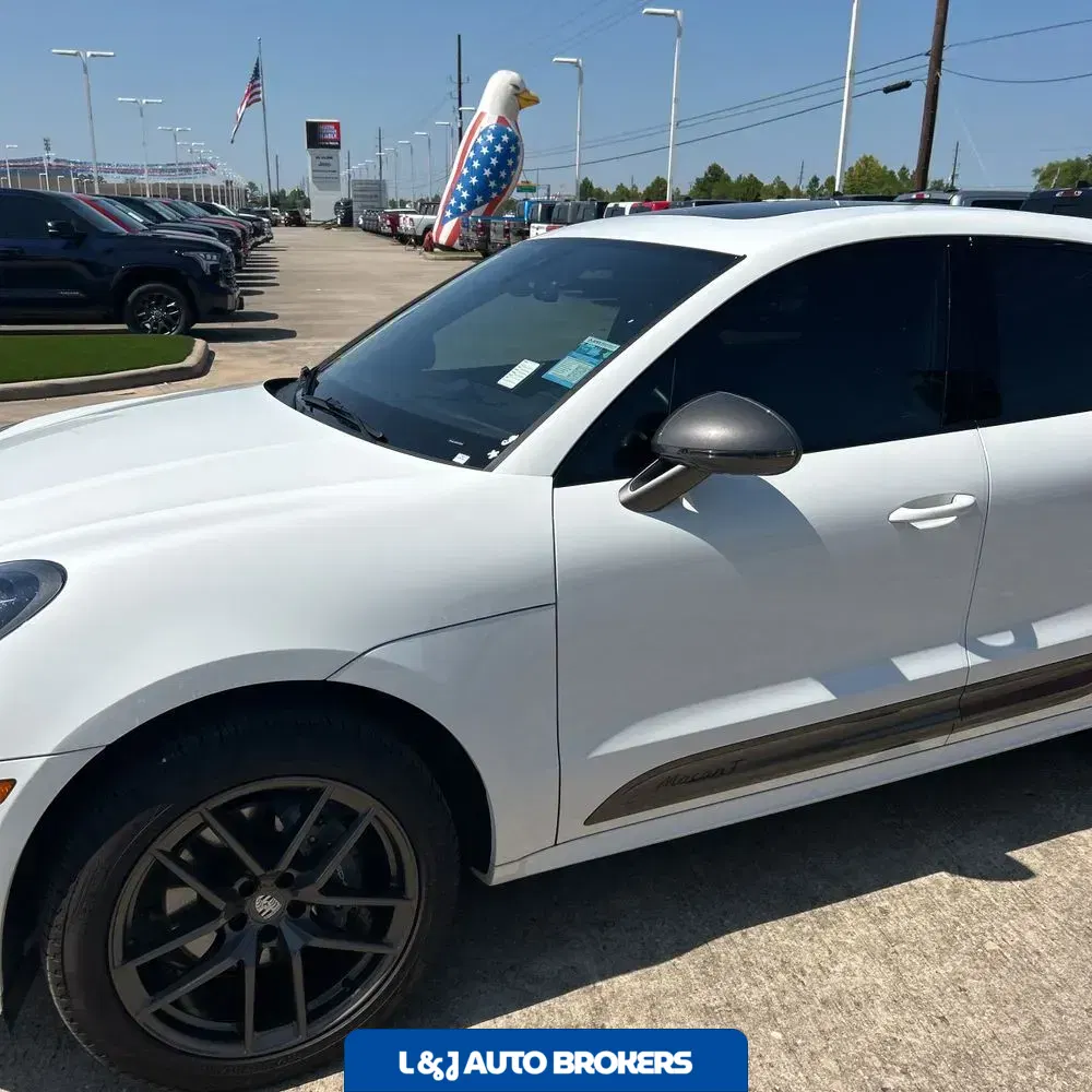 2024 Porsche Macan Base