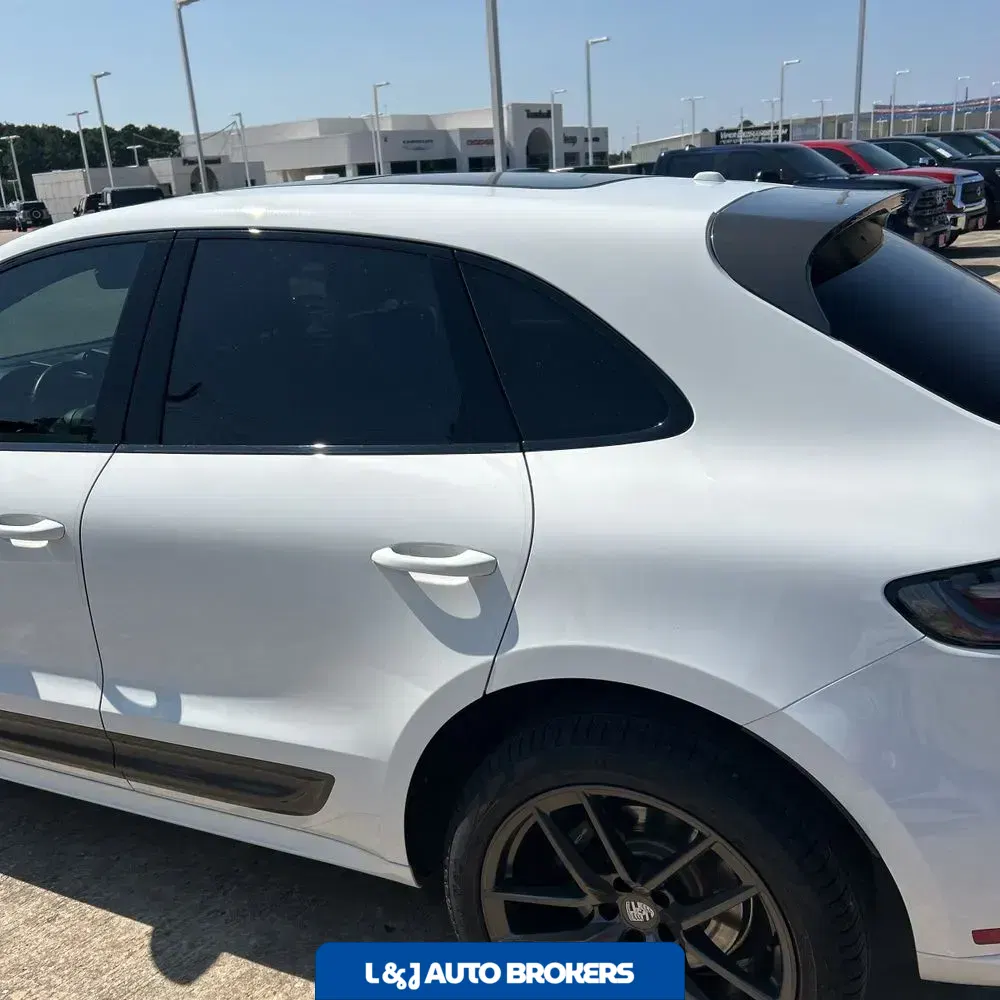 2024 Porsche Macan Base