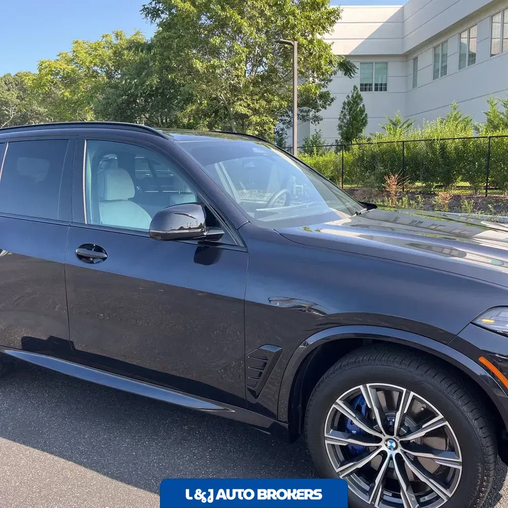 2025 BMW X5 M60i