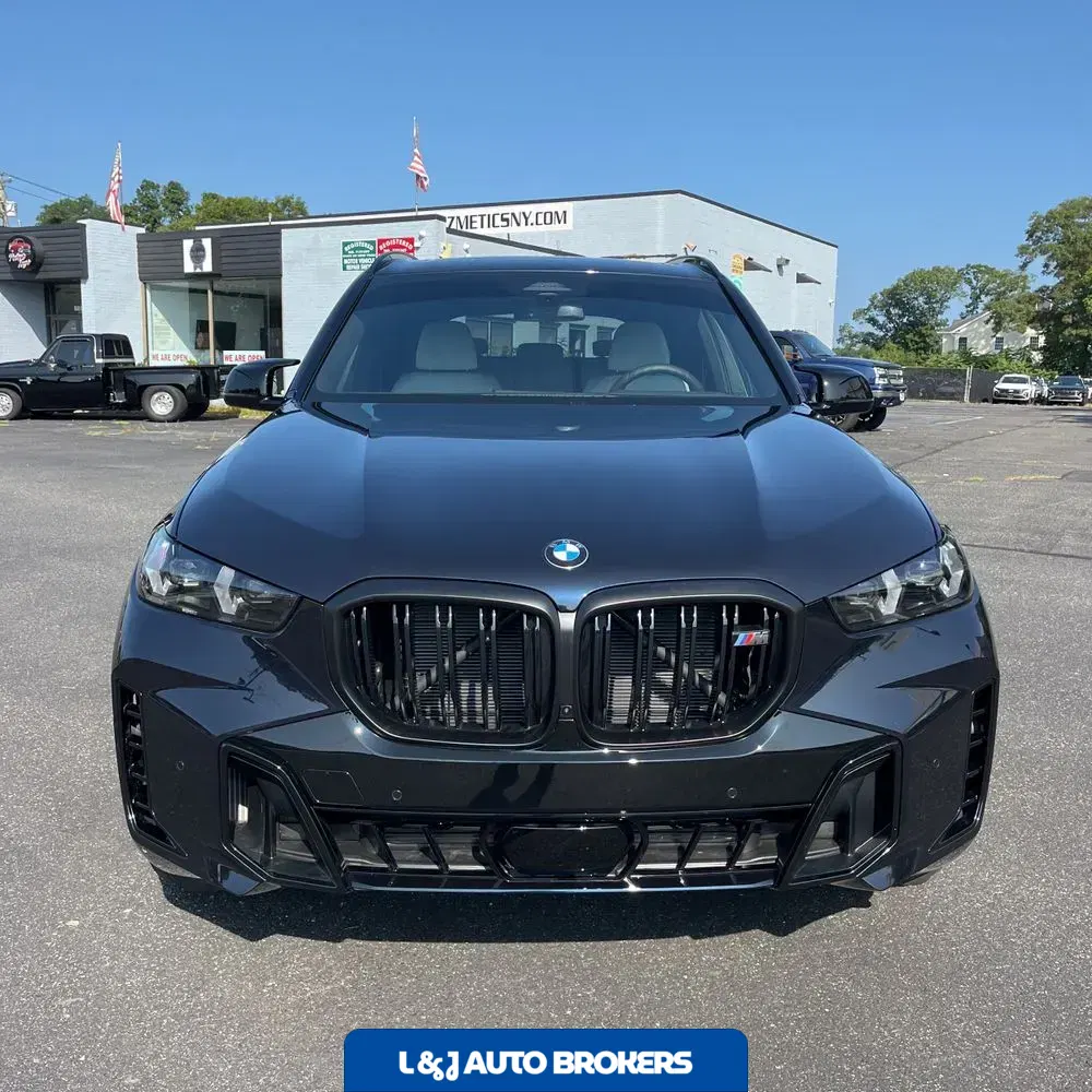 2025 BMW X5 M60i