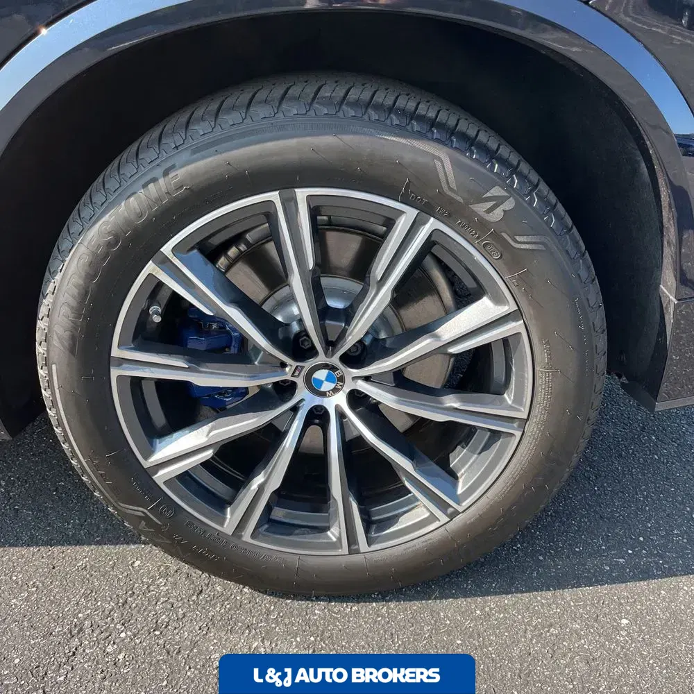2025 BMW X5 M60i