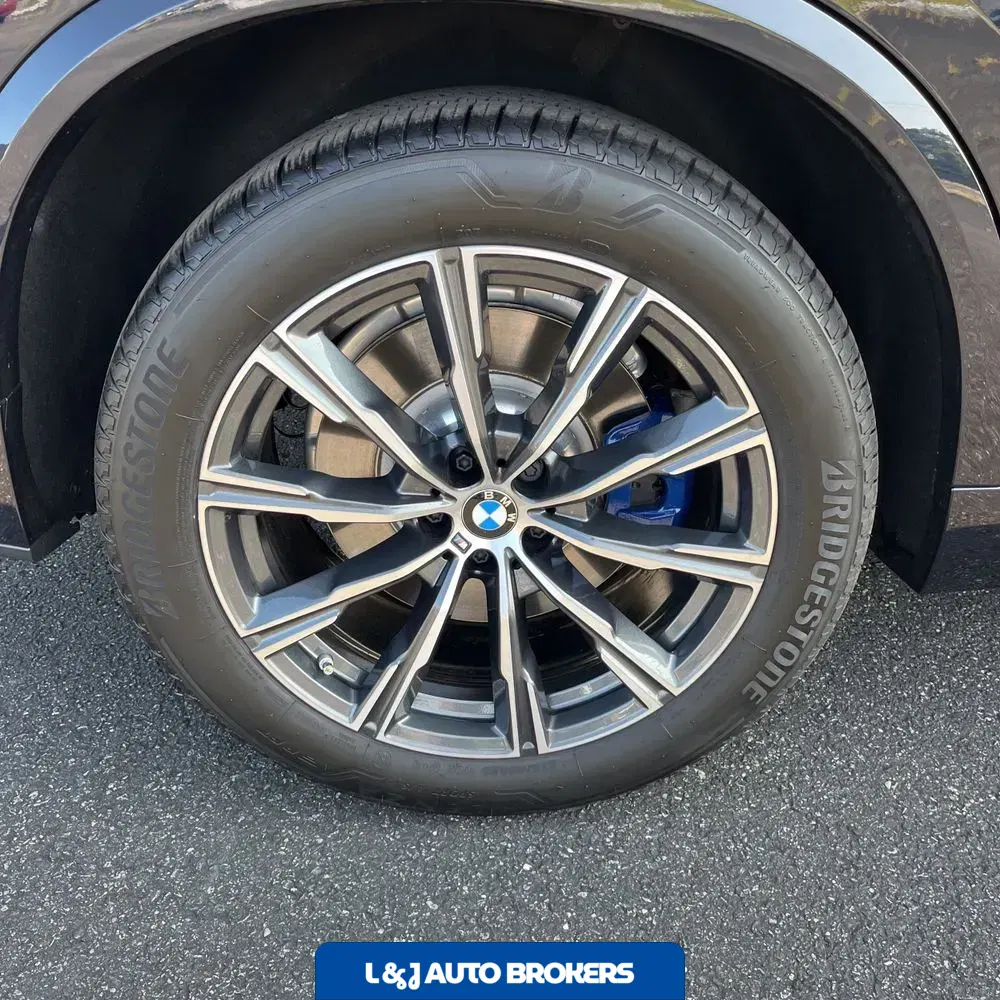 2025 BMW X5 M60i