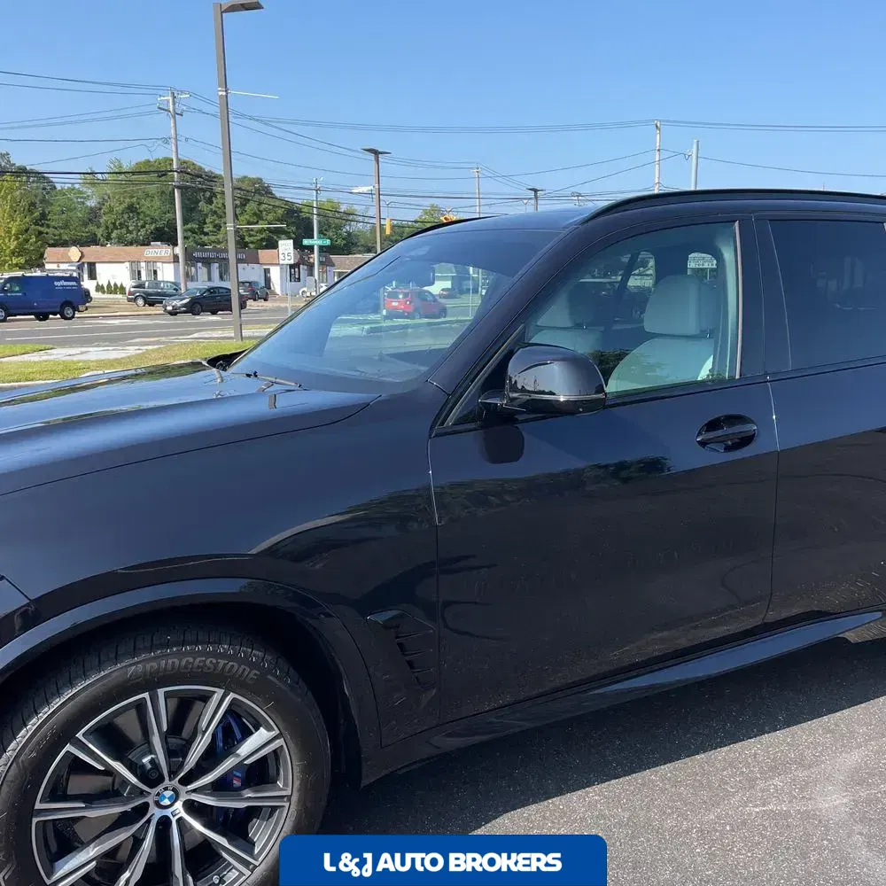 2025 BMW X5 M60i