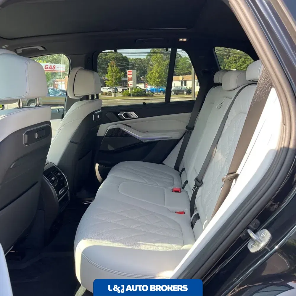 2025 BMW X5 M60i