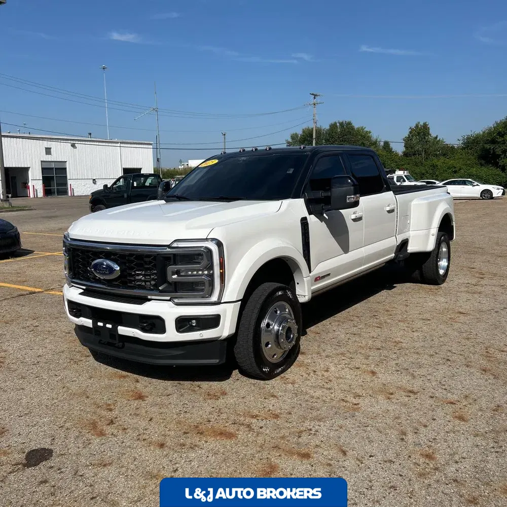 2025 Ford F-450 Super Duty Platinum