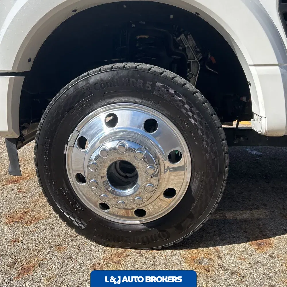 2025 Ford F-450 Super Duty Platinum