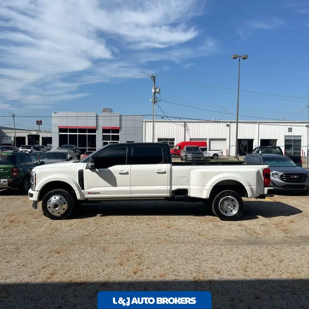 2025 Ford F-450 Super Duty Platinum