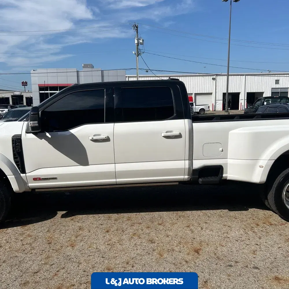 2025 Ford F-450 Super Duty Platinum
