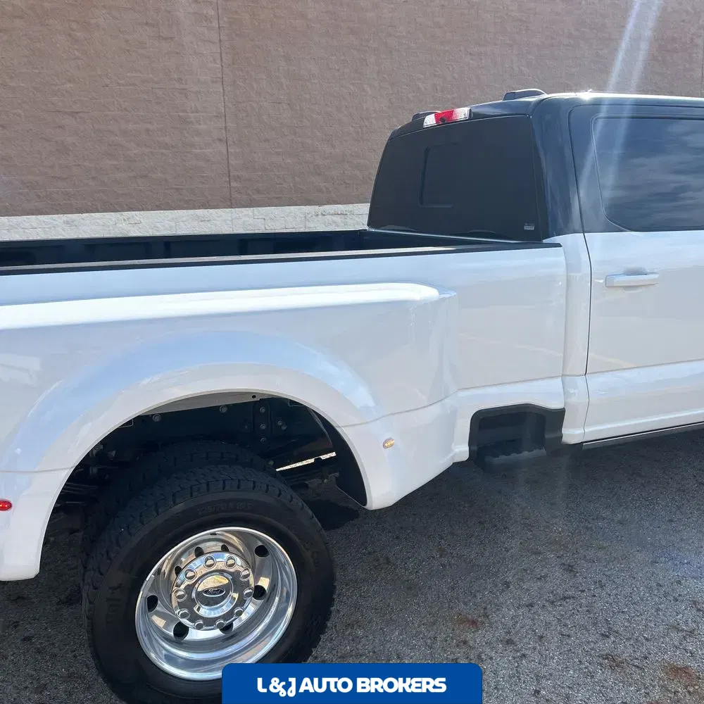 2025 Ford F-450 Super Duty Platinum