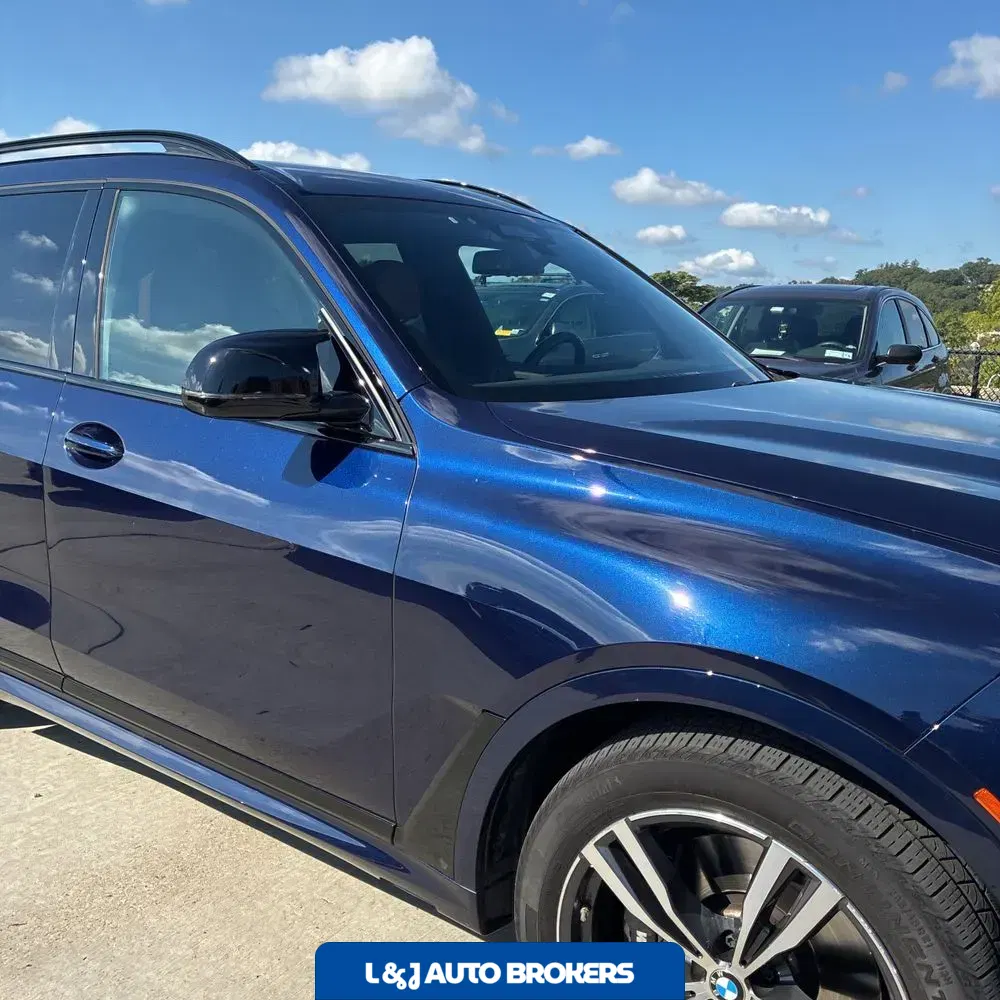 2023 BMW X7 M60i