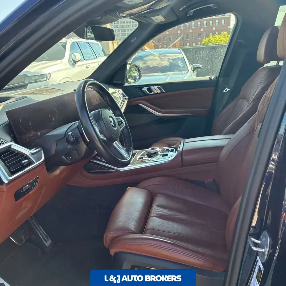2023 BMW X7 M60i