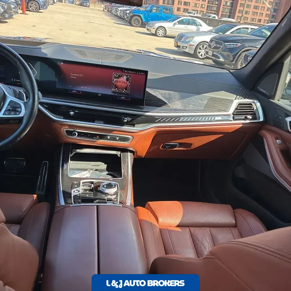 2023 BMW X7 M60i