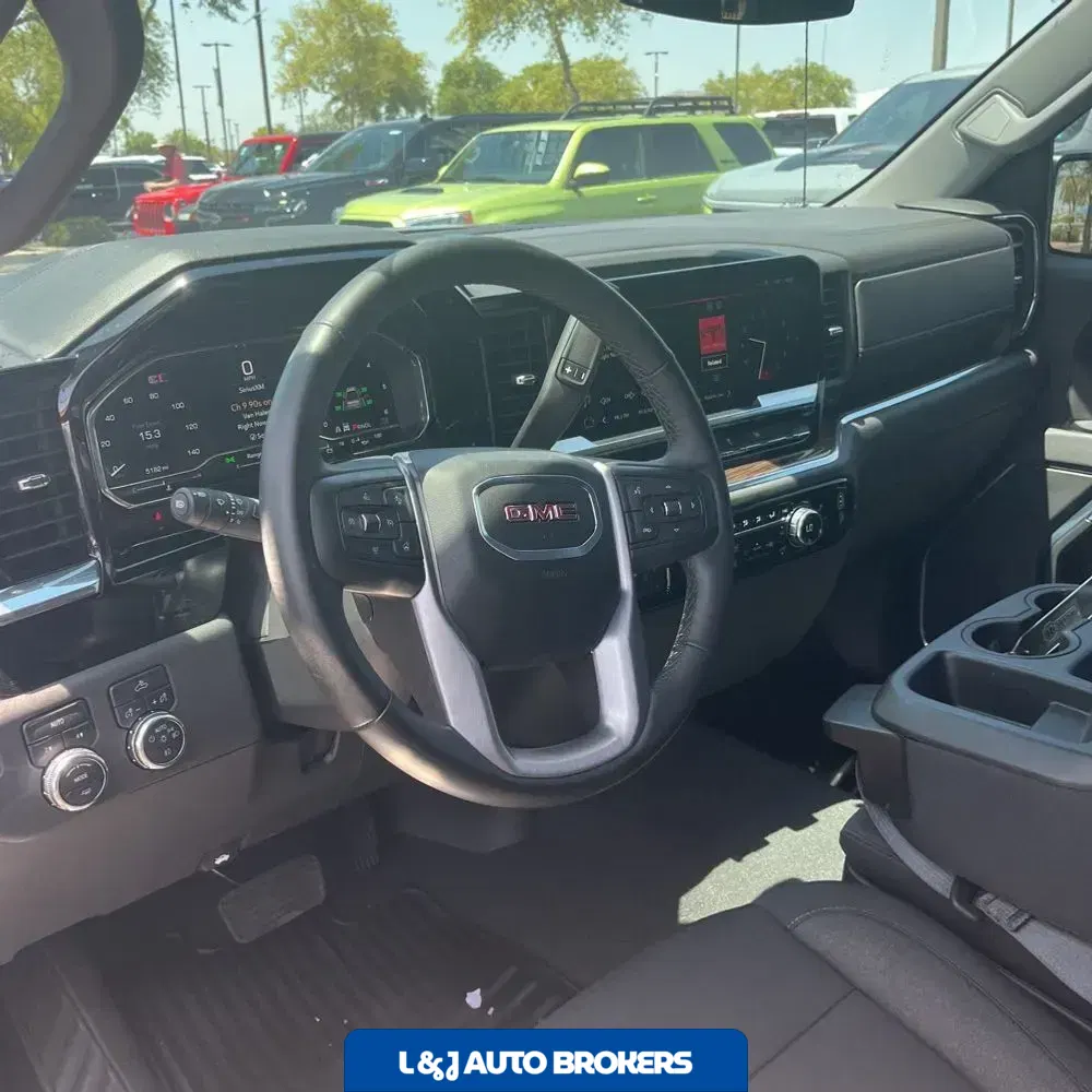 2025 GMC Sierra 1500 Elevation