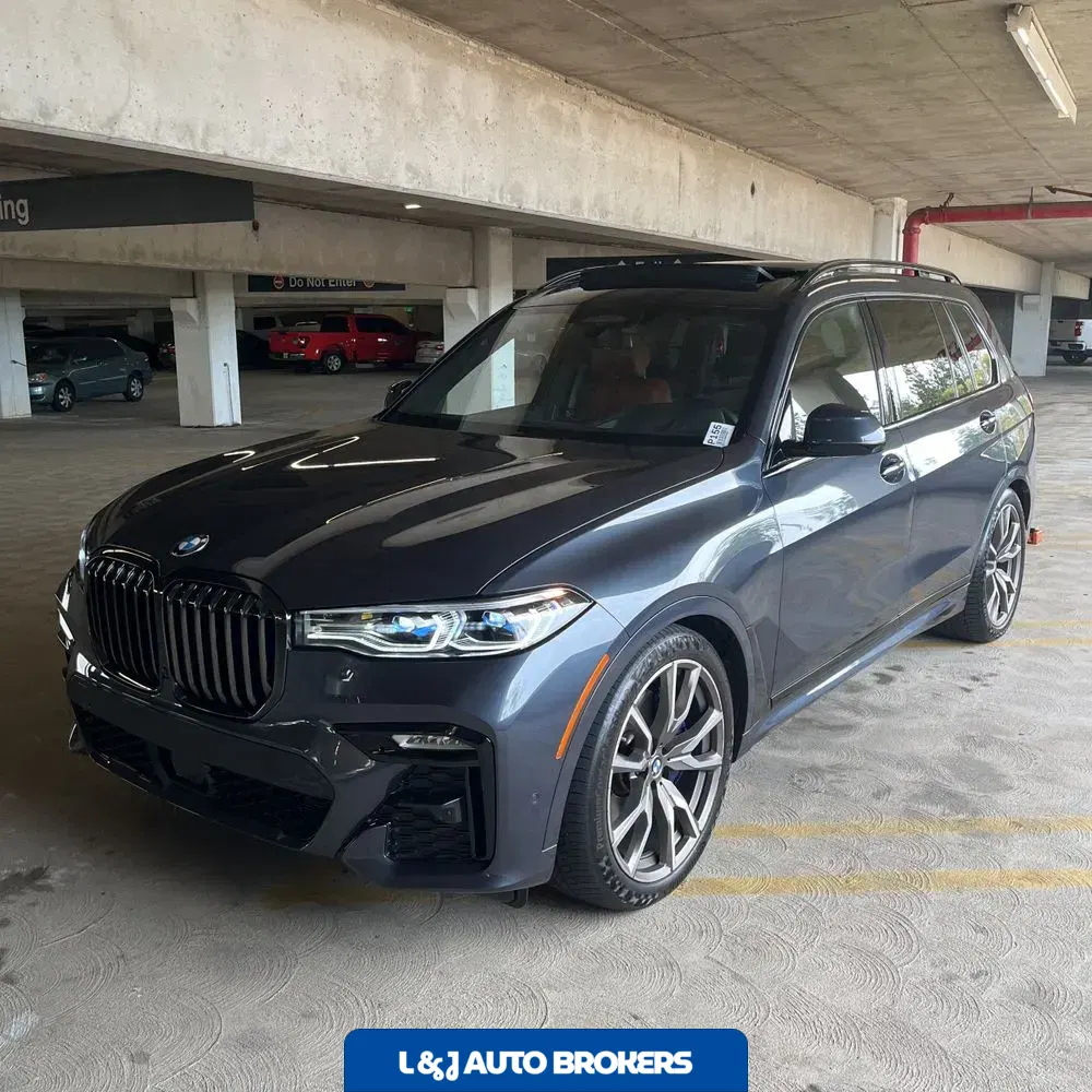 2022 BMW X7 M50i