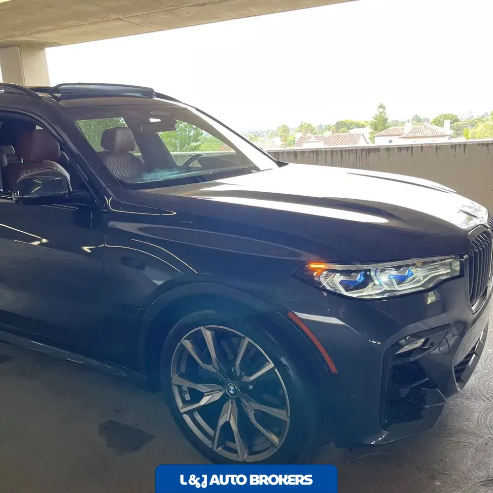 2022 BMW X7 M50i
