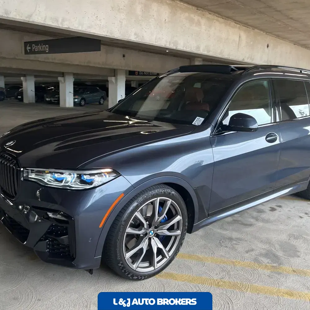 2022 BMW X7 M50i