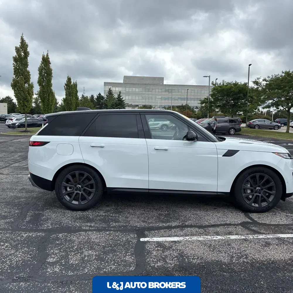 2024 Land Rover Range Rover Sport P360 SE