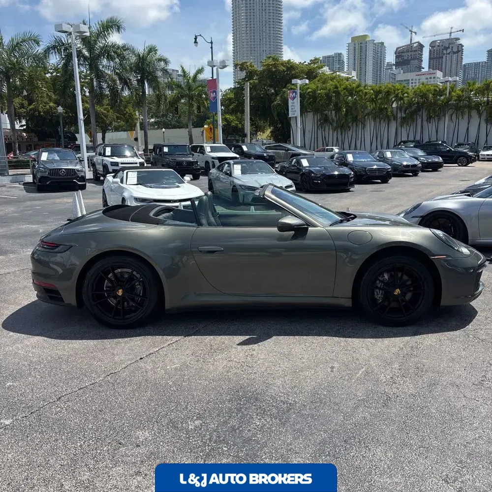 2020 Porsche 911 Carrera Cabriolet