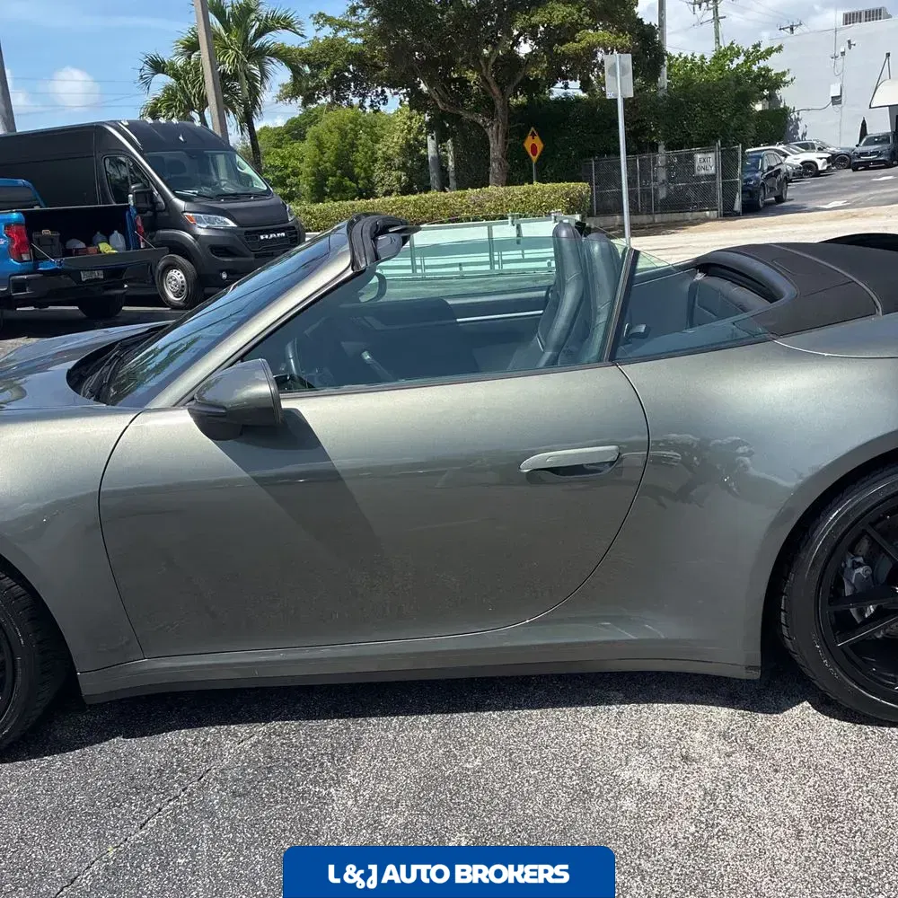 2020 Porsche 911 Carrera Cabriolet