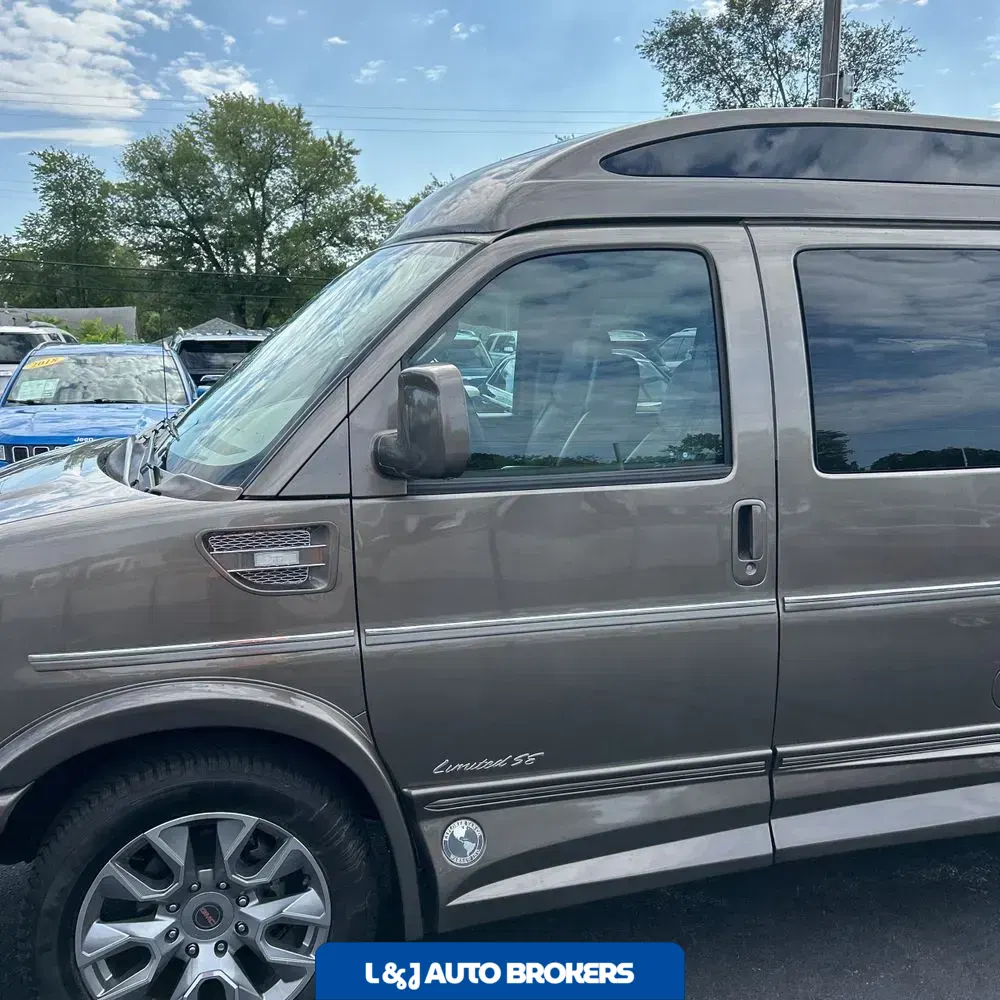 2023 GMC Savana 2500