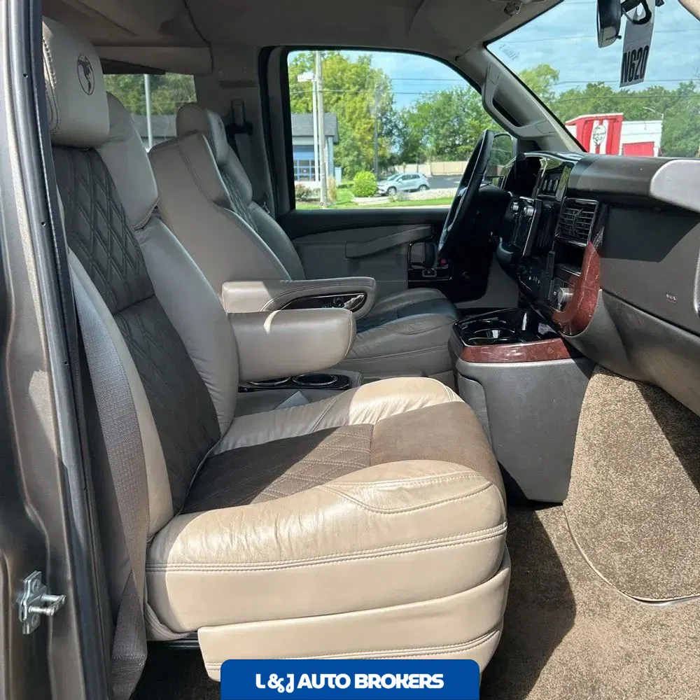 2023 GMC Savana 2500