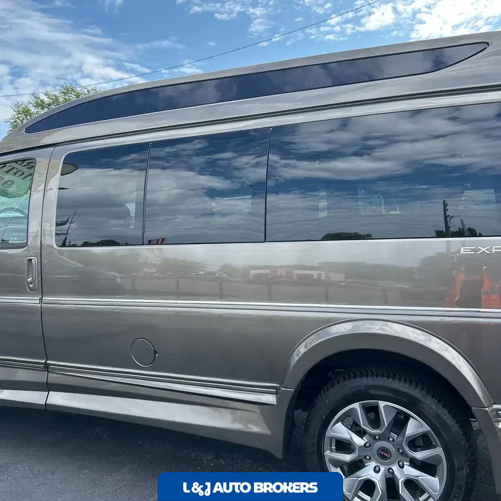 2023 GMC Savana 2500
