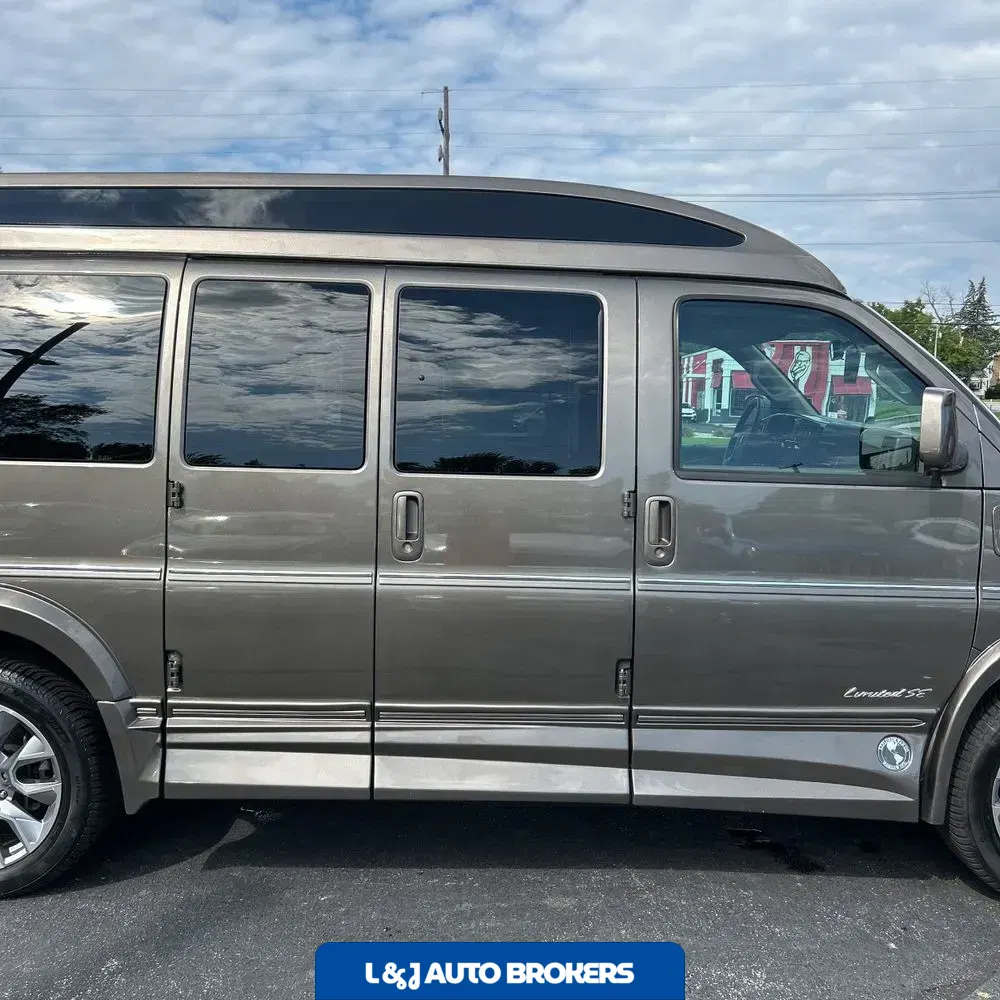 2023 GMC Savana 2500