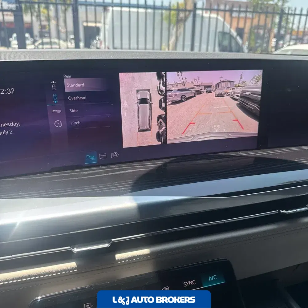 2025 Cadillac Escalade ESV Sport