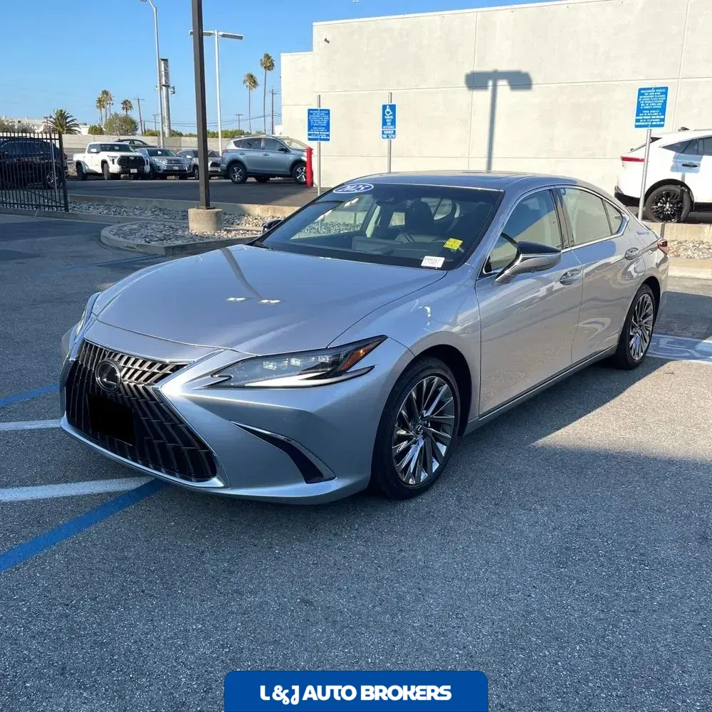 2025 Lexus ES 300h Luxury