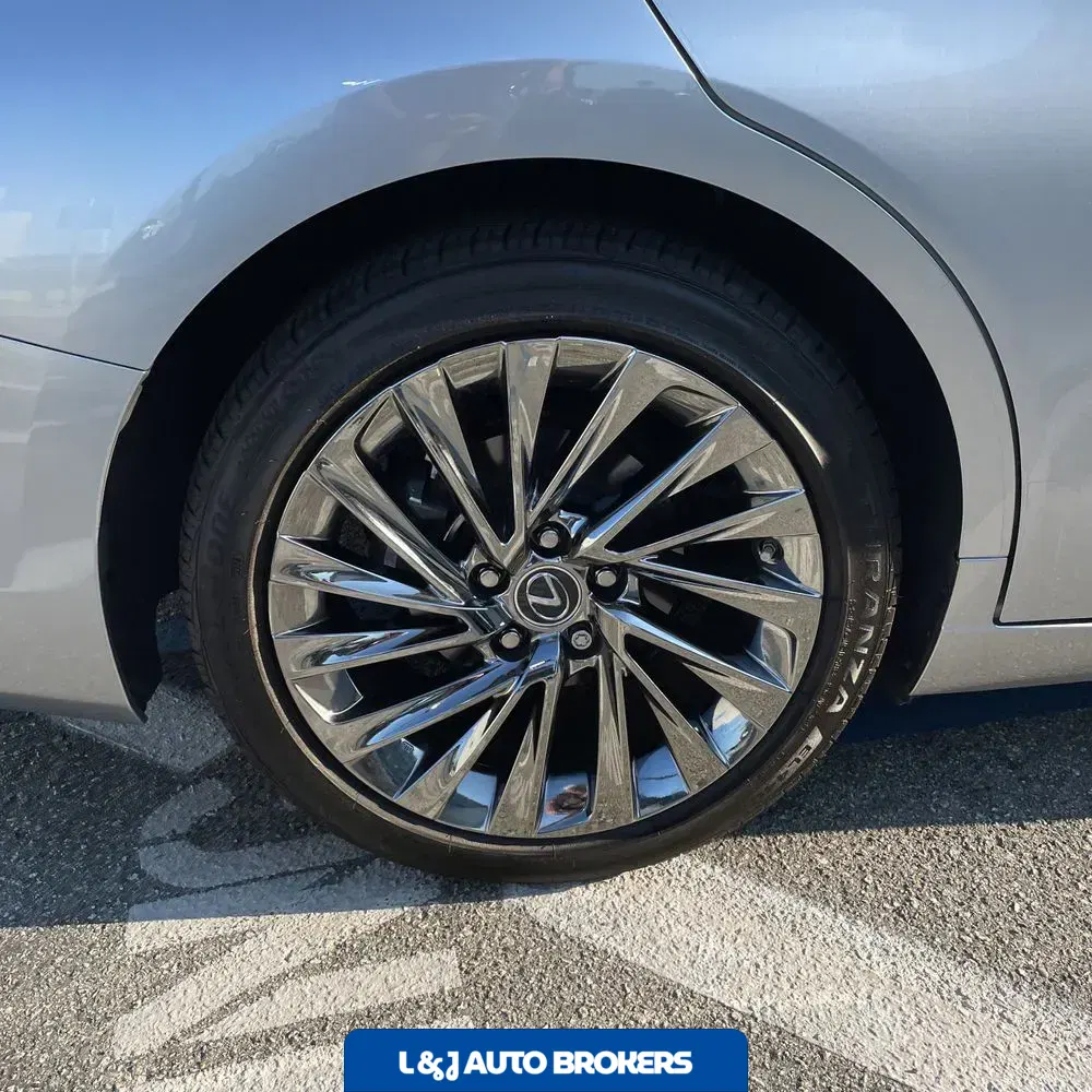 2025 Lexus ES 300h Luxury