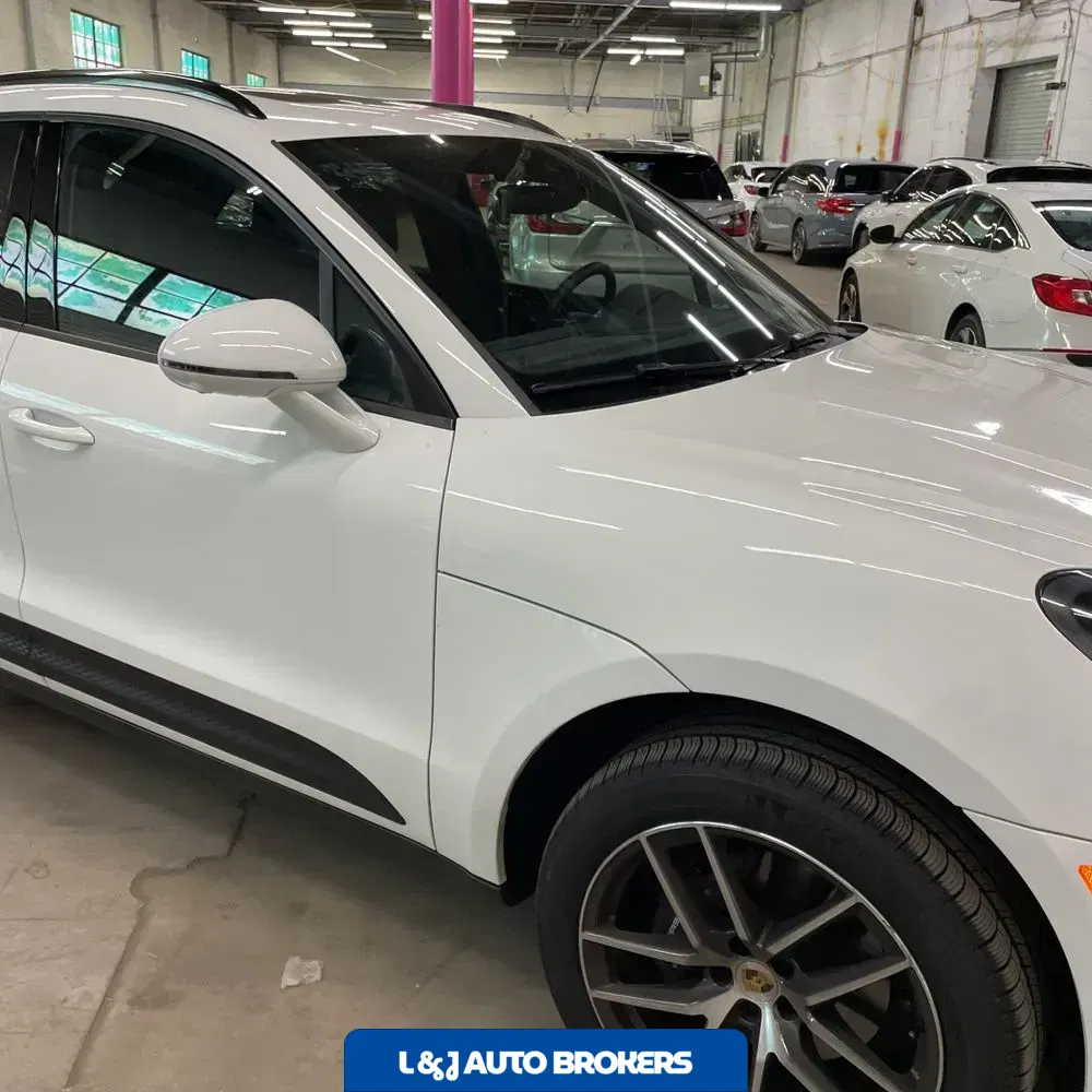 2024 Porsche Macan Base