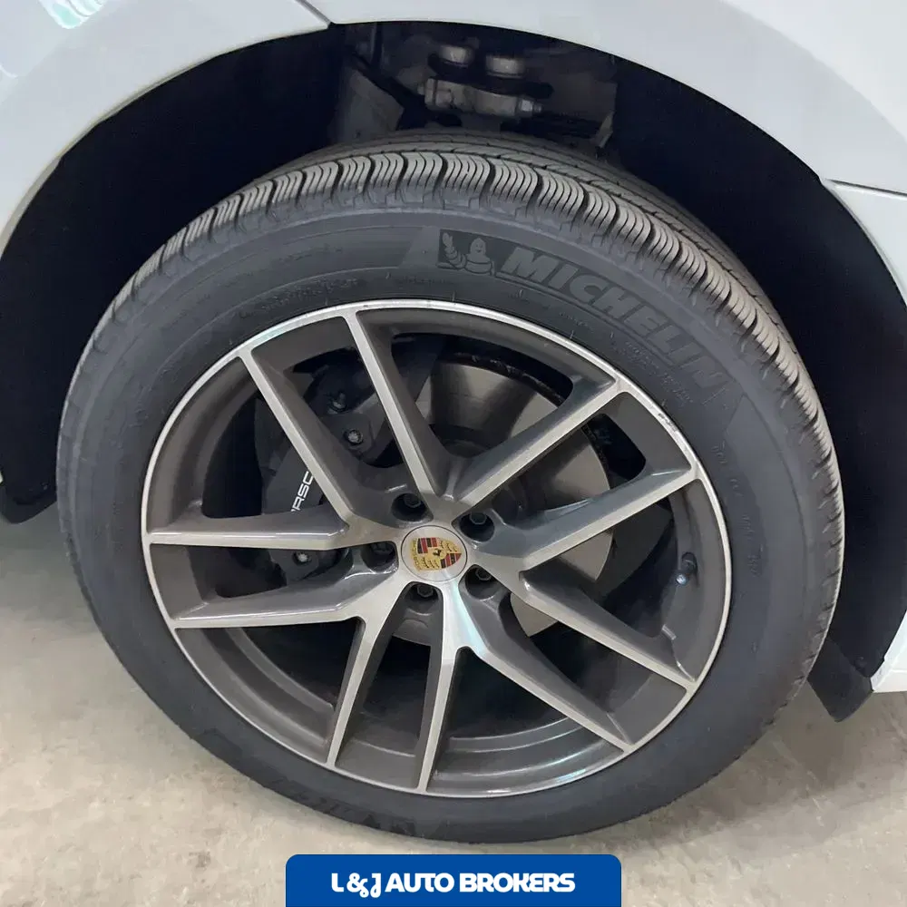 2024 Porsche Macan Base
