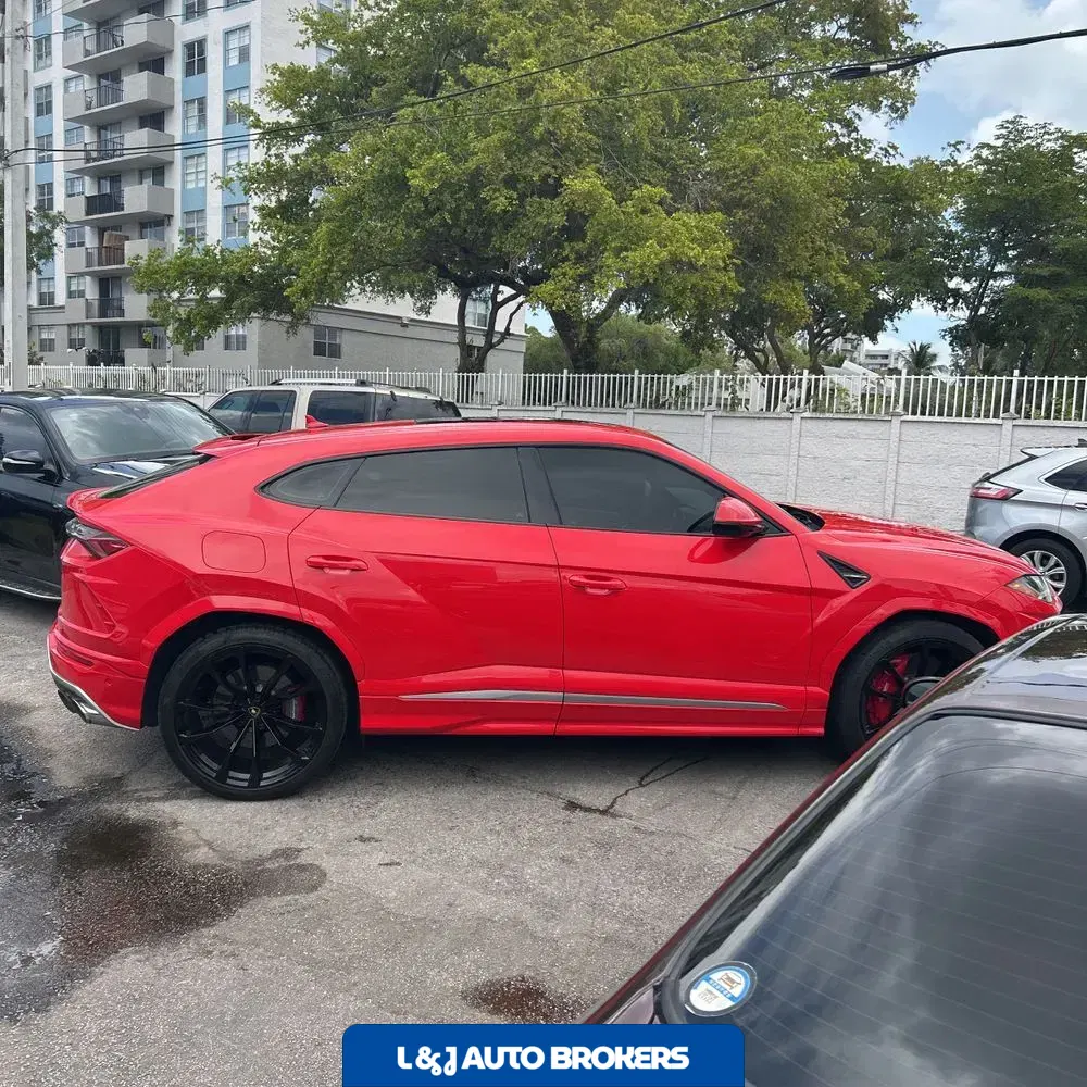 2021 Lamborghini Urus Base