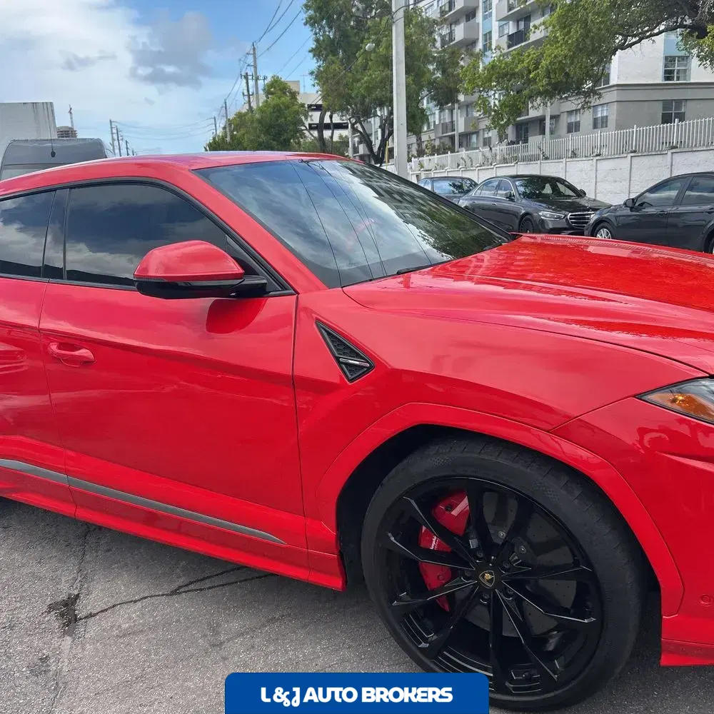 2021 Lamborghini Urus Base