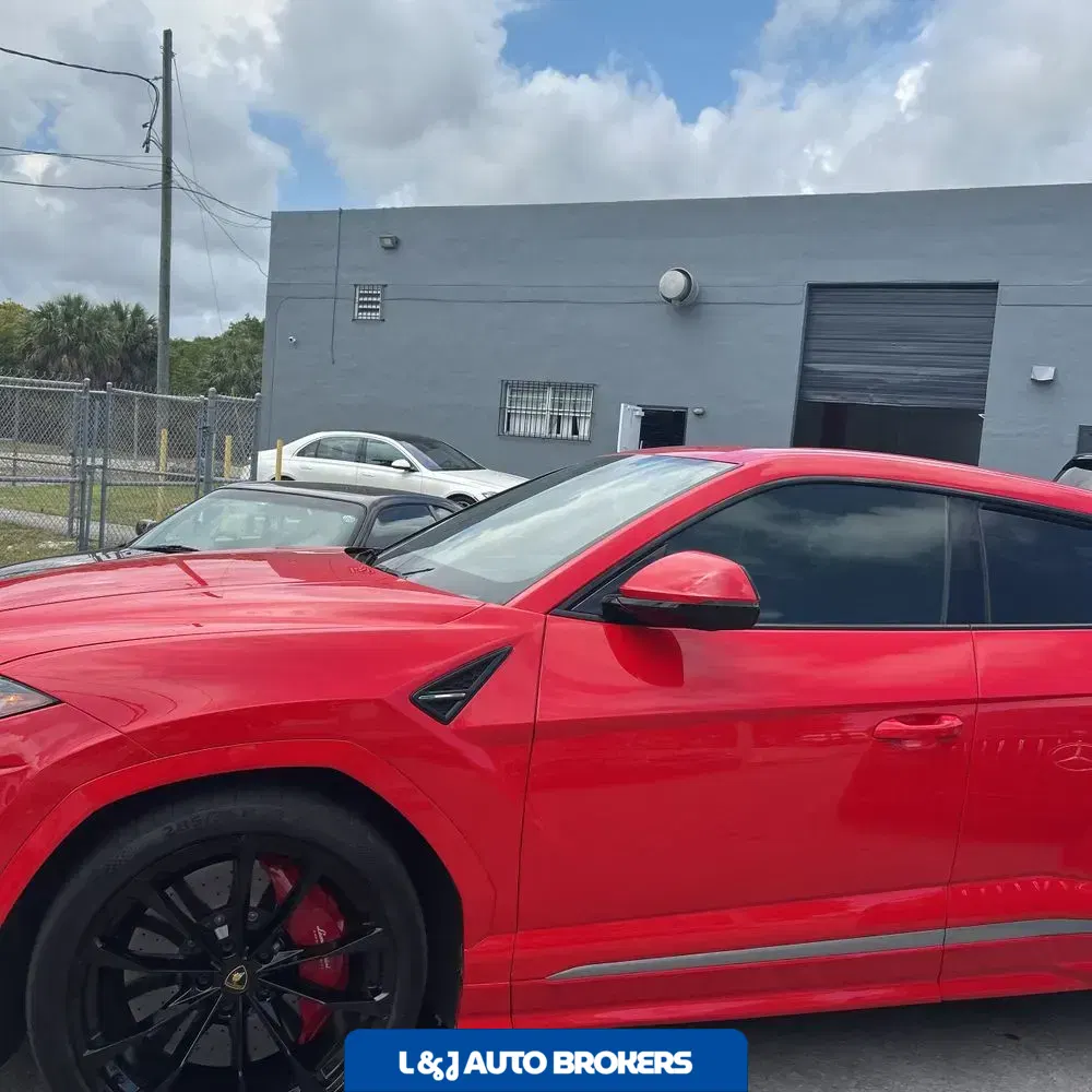 2021 Lamborghini Urus Base