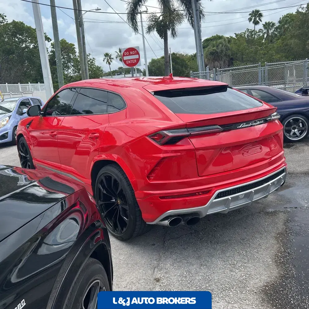 2021 Lamborghini Urus Base