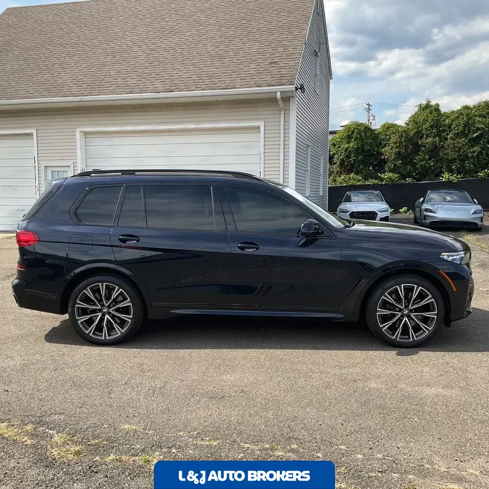 2021 BMW X7 M50i