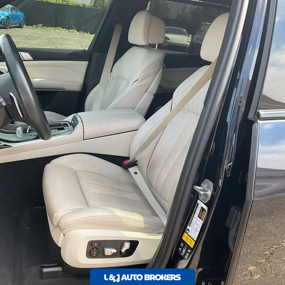 2021 BMW X7 M50i