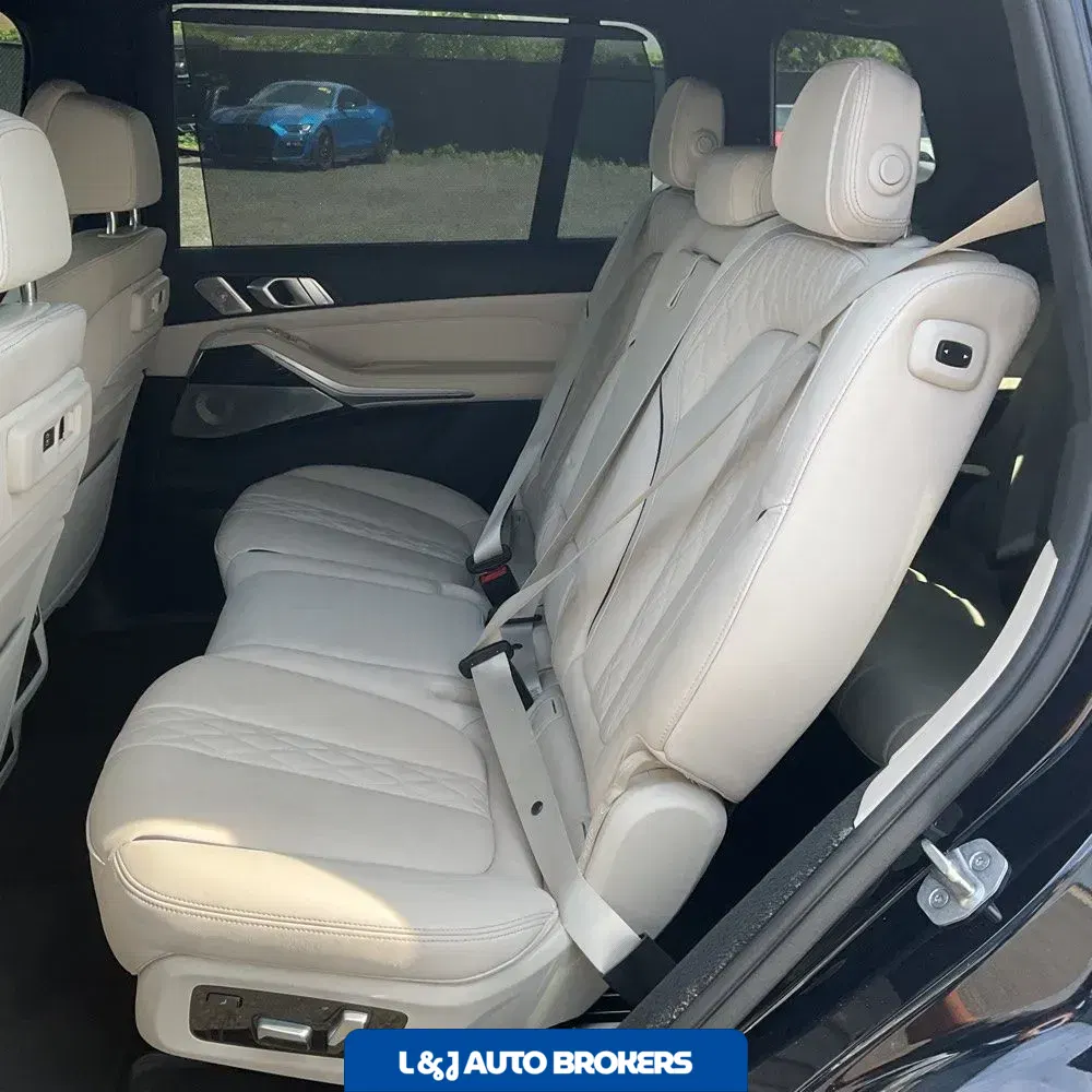 2021 BMW X7 M50i