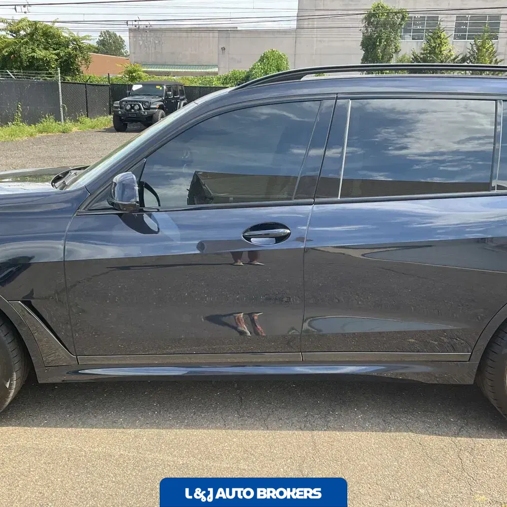 2021 BMW X7 M50i