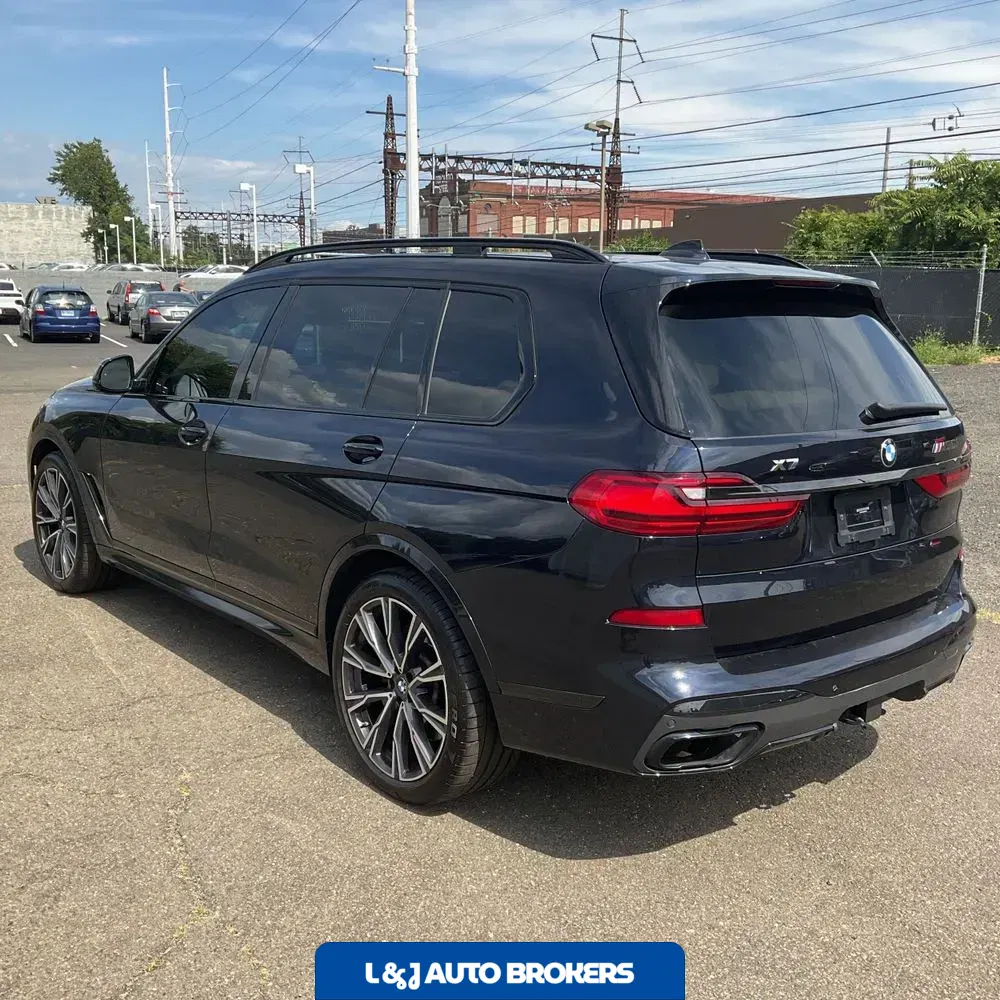 2021 BMW X7 M50i