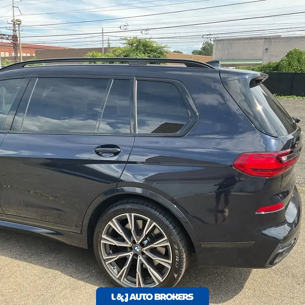 2021 BMW X7 M50i