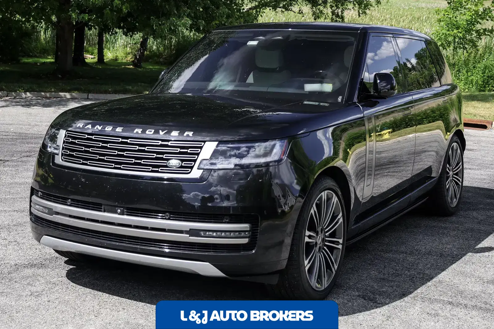 2025 Land Rover Range Rover SE LWB P530