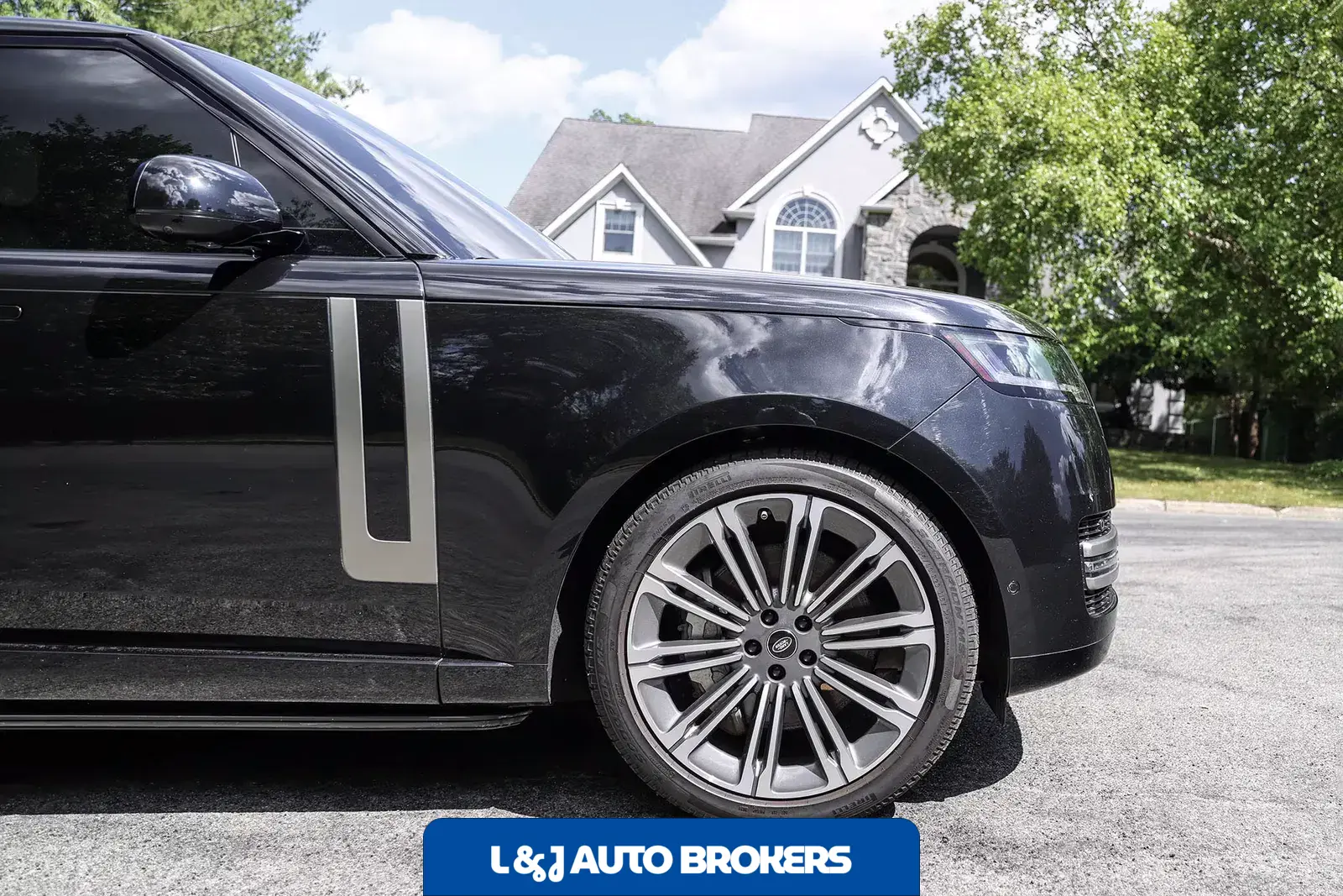 2025 Land Rover Range Rover SE LWB P530