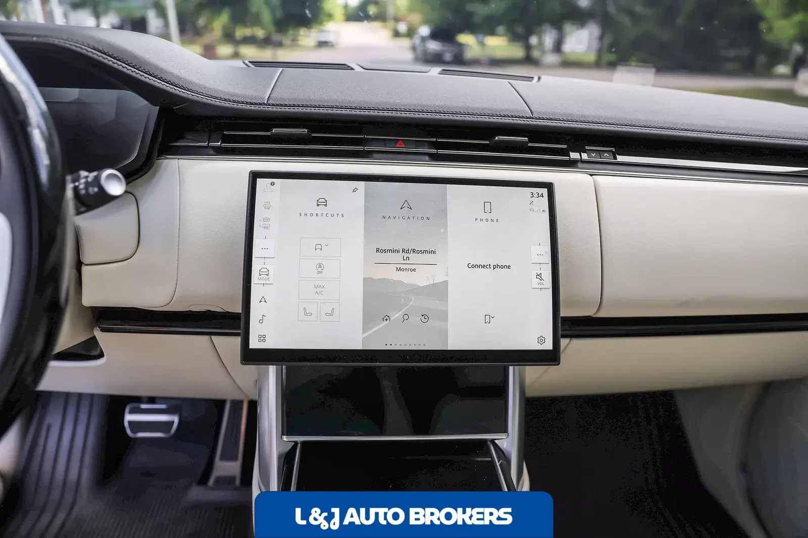 2025 Land Rover Range Rover SE LWB P530