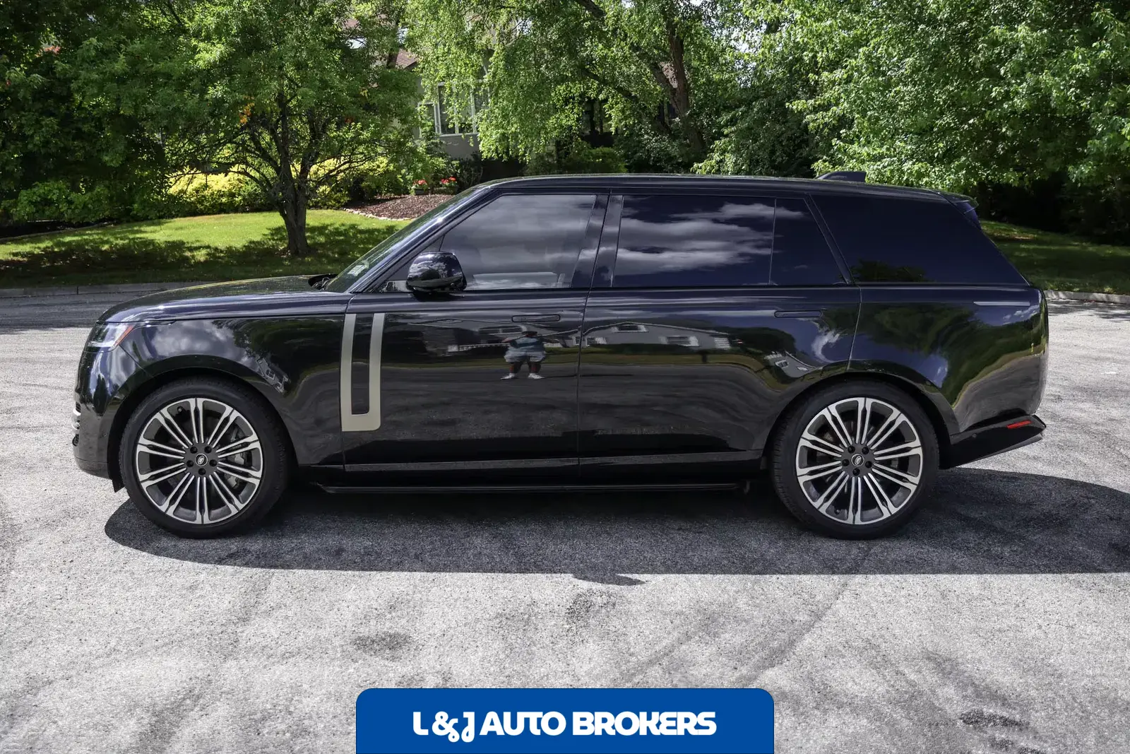 2025 Land Rover Range Rover SE LWB P530