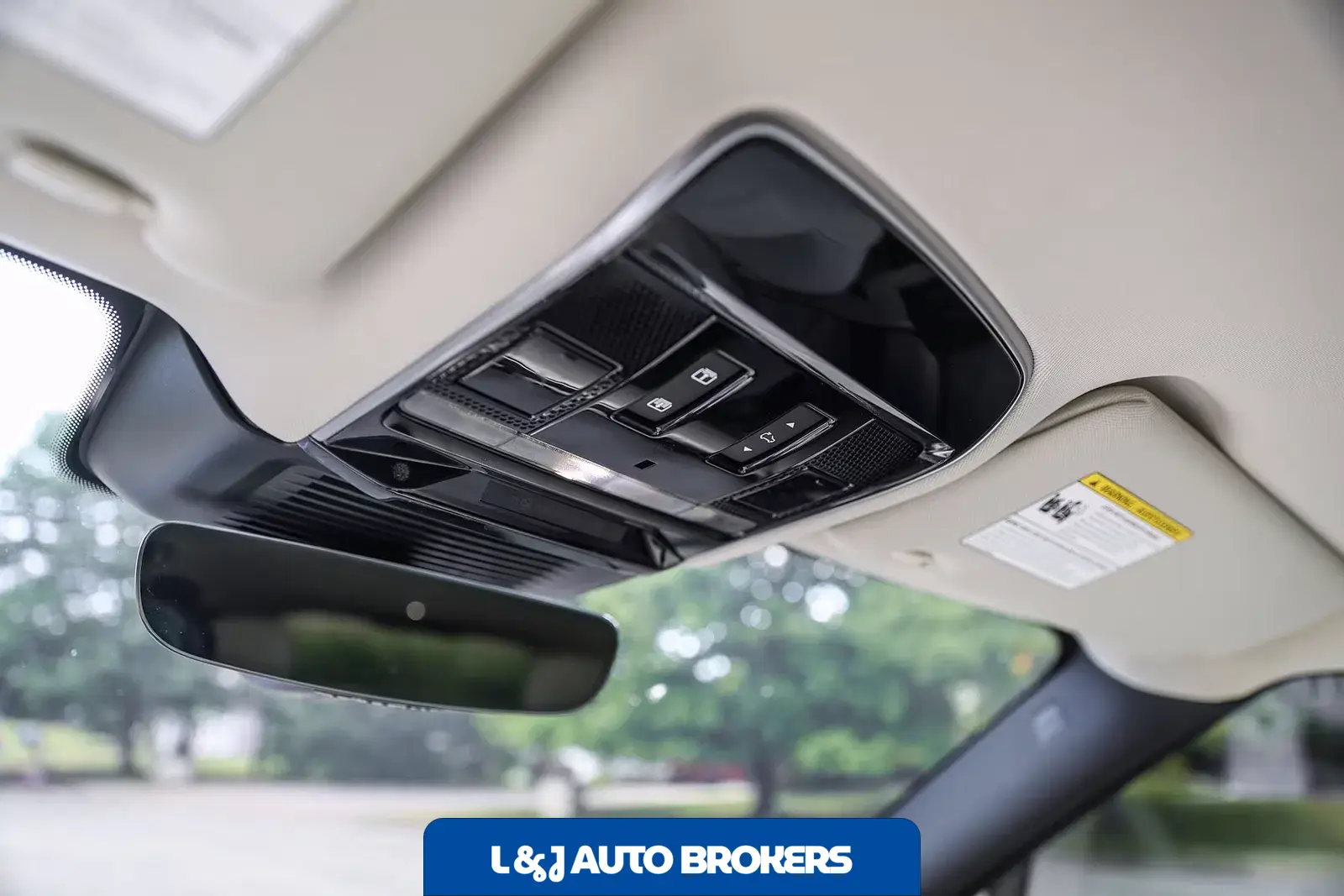 2025 Land Rover Range Rover SE LWB P530
